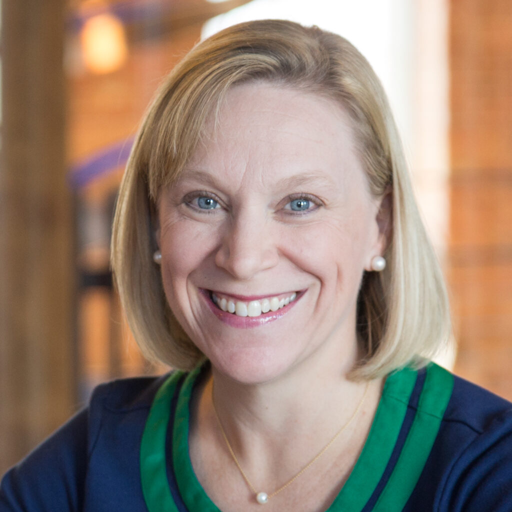 Leah Houde HeadShot